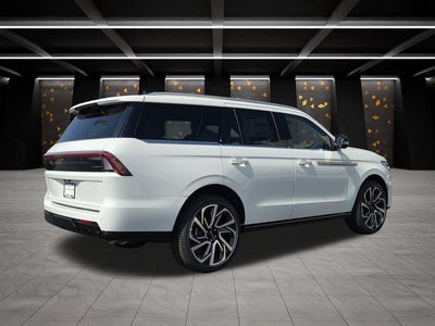 2027 Lincoln Navigator Reserve