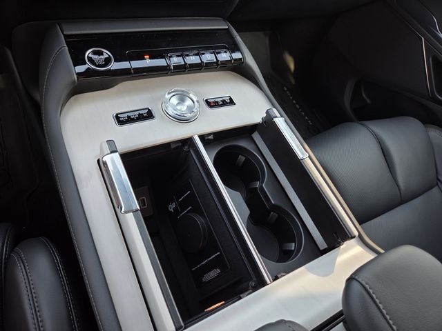 2027 Lincoln Navigator Premiere