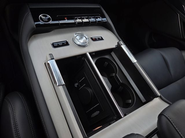 2027 Lincoln Navigator Premiere