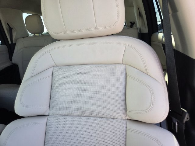 2027 Lincoln Navigator Premiere