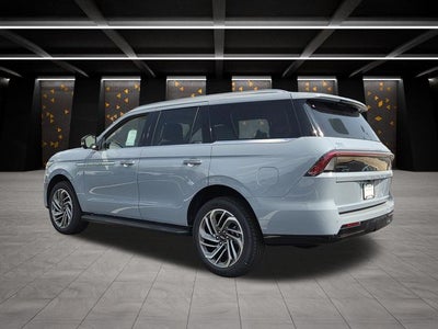 2027 Lincoln Navigator Premiere