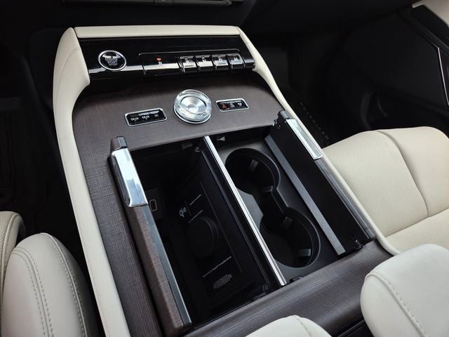 2027 Lincoln Navigator Premiere