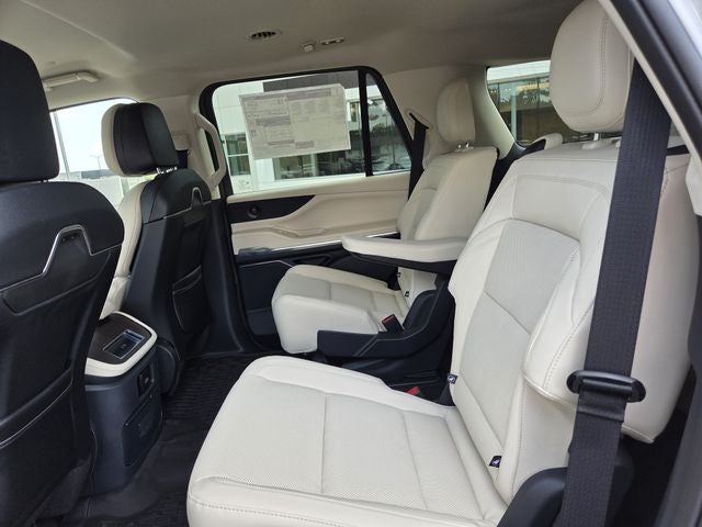 2027 Lincoln Navigator Premiere