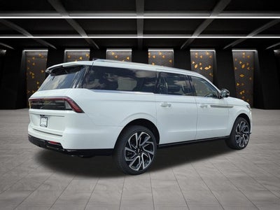2027 Lincoln Navigator L Reserve