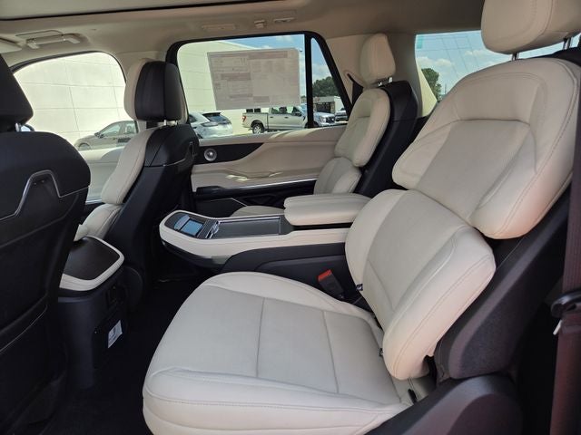 2027 Lincoln Navigator L Reserve