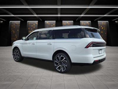 2027 Lincoln Navigator L Reserve