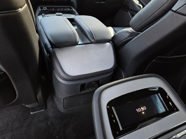 2027 Lincoln Navigator L Reserve