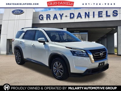 2024 Nissan Pathfinder SV