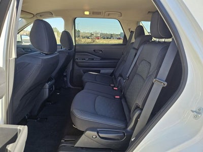 2024 Nissan Pathfinder SV