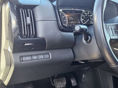 2024 Nissan Pathfinder SV