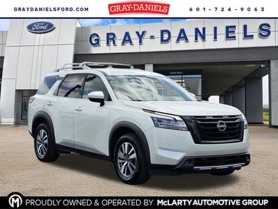 2023 Nissan Pathfinder SL