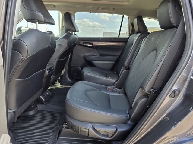 2022 Toyota Highlander Platinum