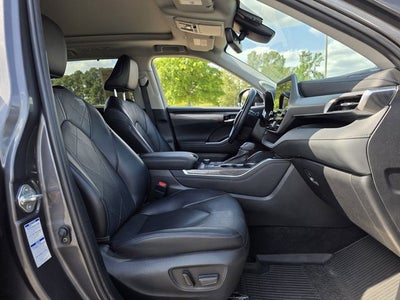 2022 Toyota Highlander Platinum