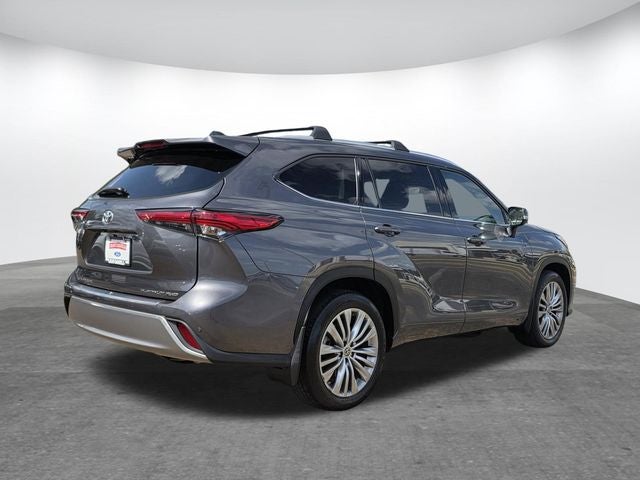 2022 Toyota Highlander Platinum