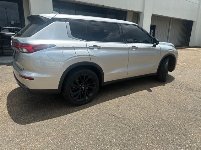 2022 Mitsubishi Outlander SE