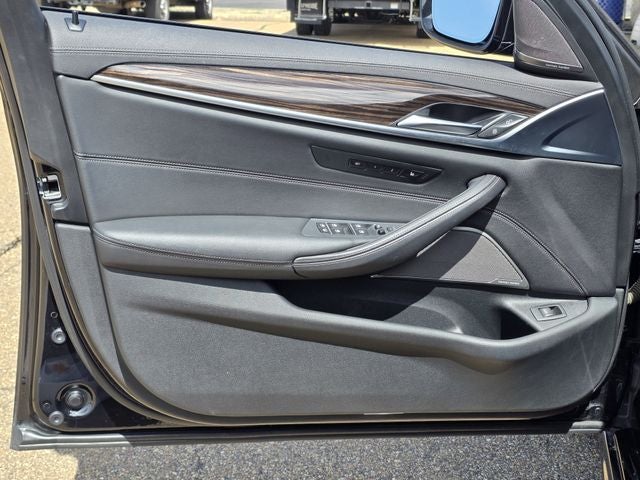 2022 BMW 5 Series M550i xDrive