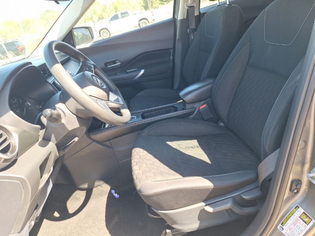 2022 Nissan Kicks SV