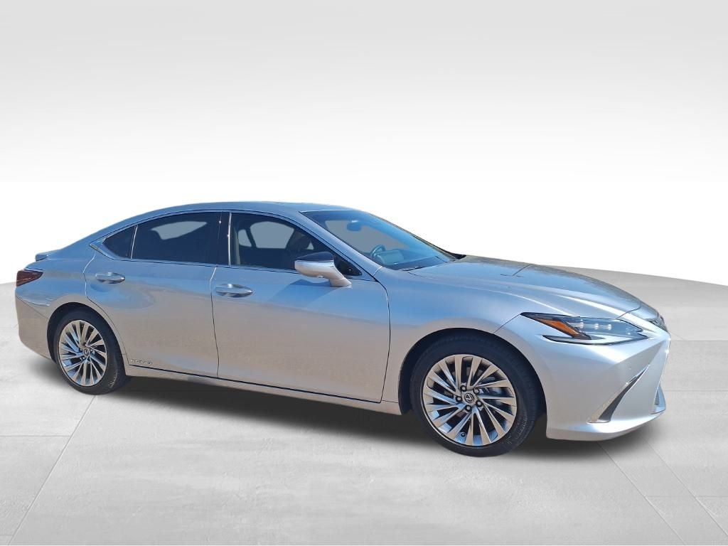 2022 Lexus ES 300h Ultra Luxury