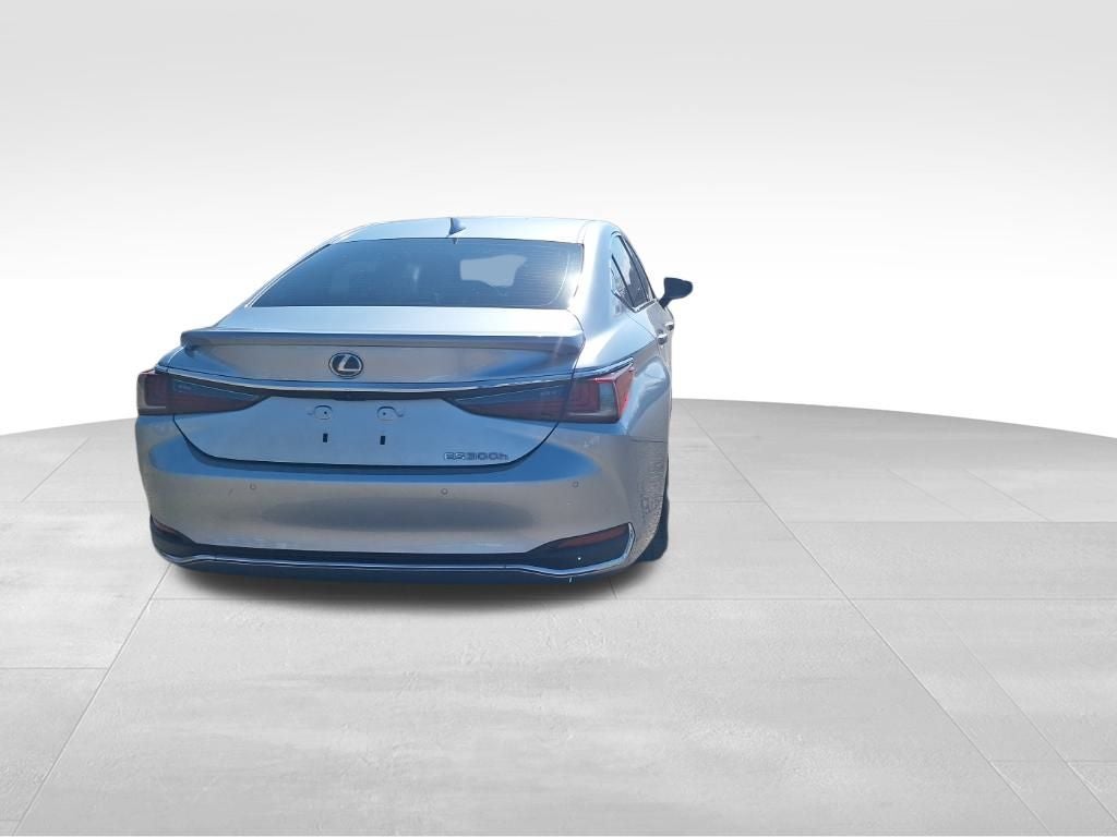 2022 Lexus ES 300h Ultra Luxury