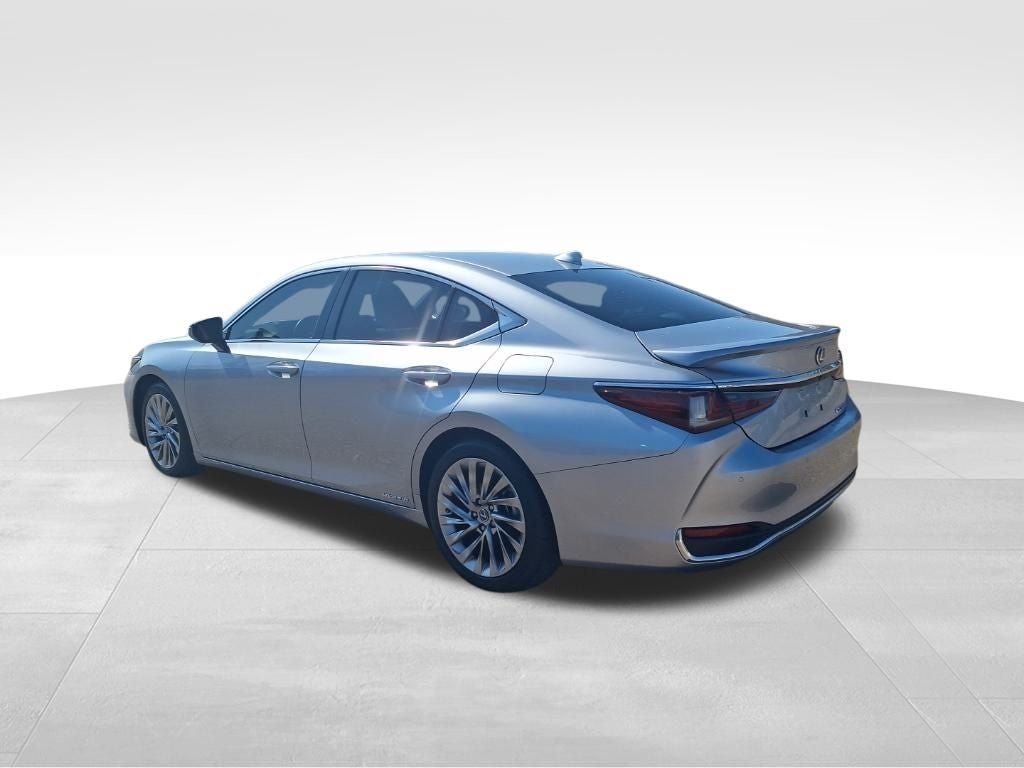2022 Lexus ES 300h Ultra Luxury