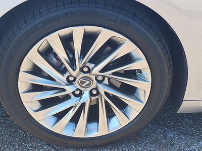 2022 Lexus ES 300h Ultra Luxury