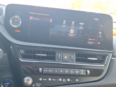 2022 Lexus ES 300h Ultra Luxury