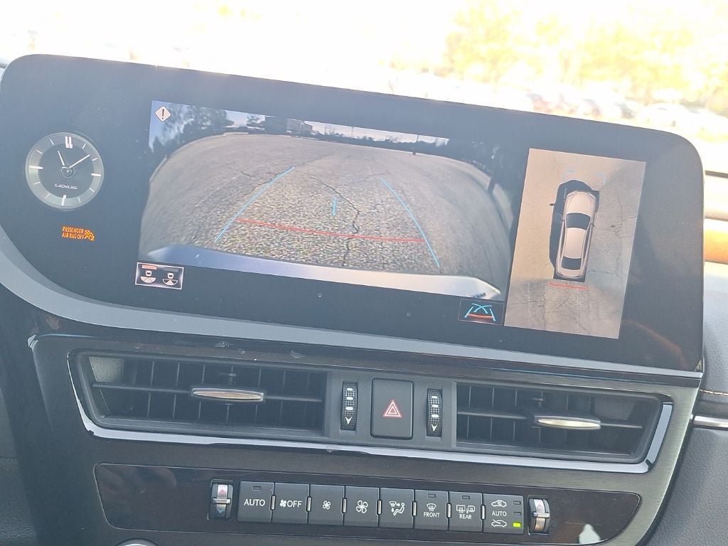 2022 Lexus ES 300h Ultra Luxury