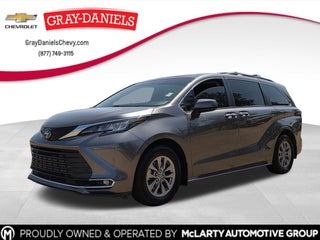 2022 Toyota Sienna XLE 8 Passenger
