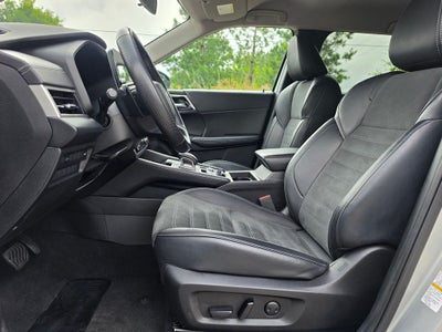 2024 Mitsubishi Outlander Base