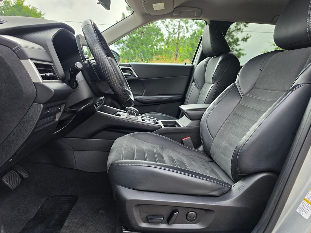 2024 Mitsubishi Outlander Base