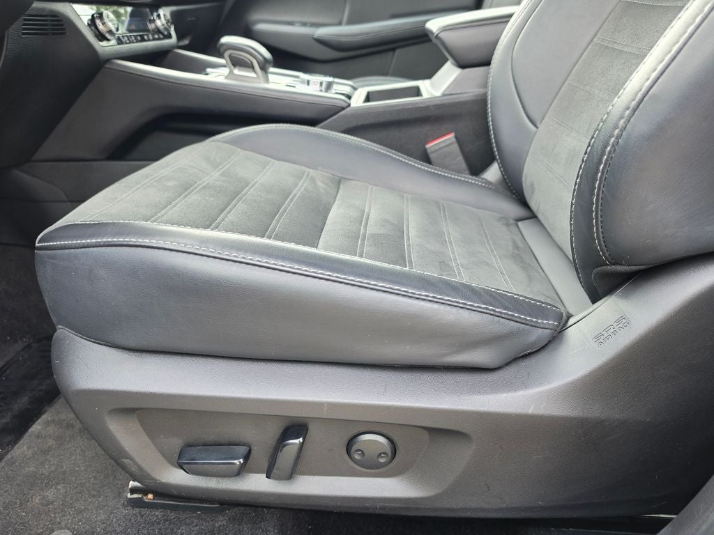 2024 Mitsubishi Outlander Base