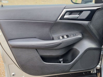 2024 Mitsubishi Outlander Base