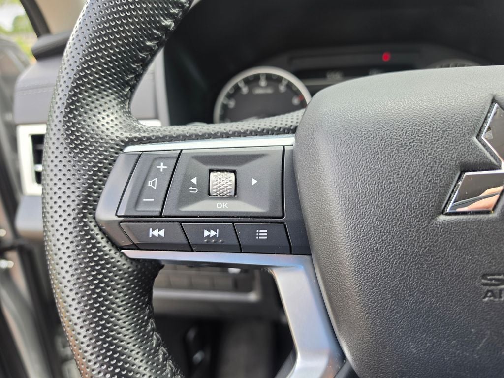 2024 Mitsubishi Outlander Base