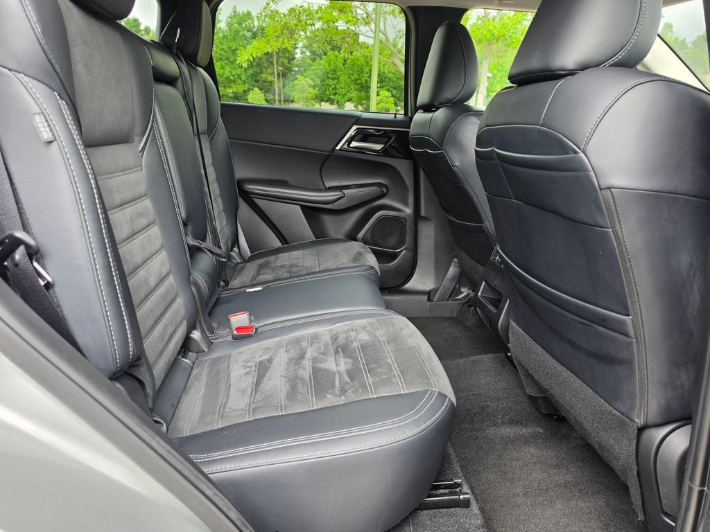 2024 Mitsubishi Outlander Base