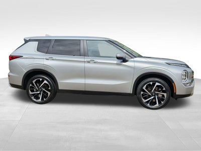 2024 Mitsubishi Outlander Base