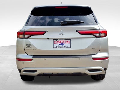 2024 Mitsubishi Outlander Base