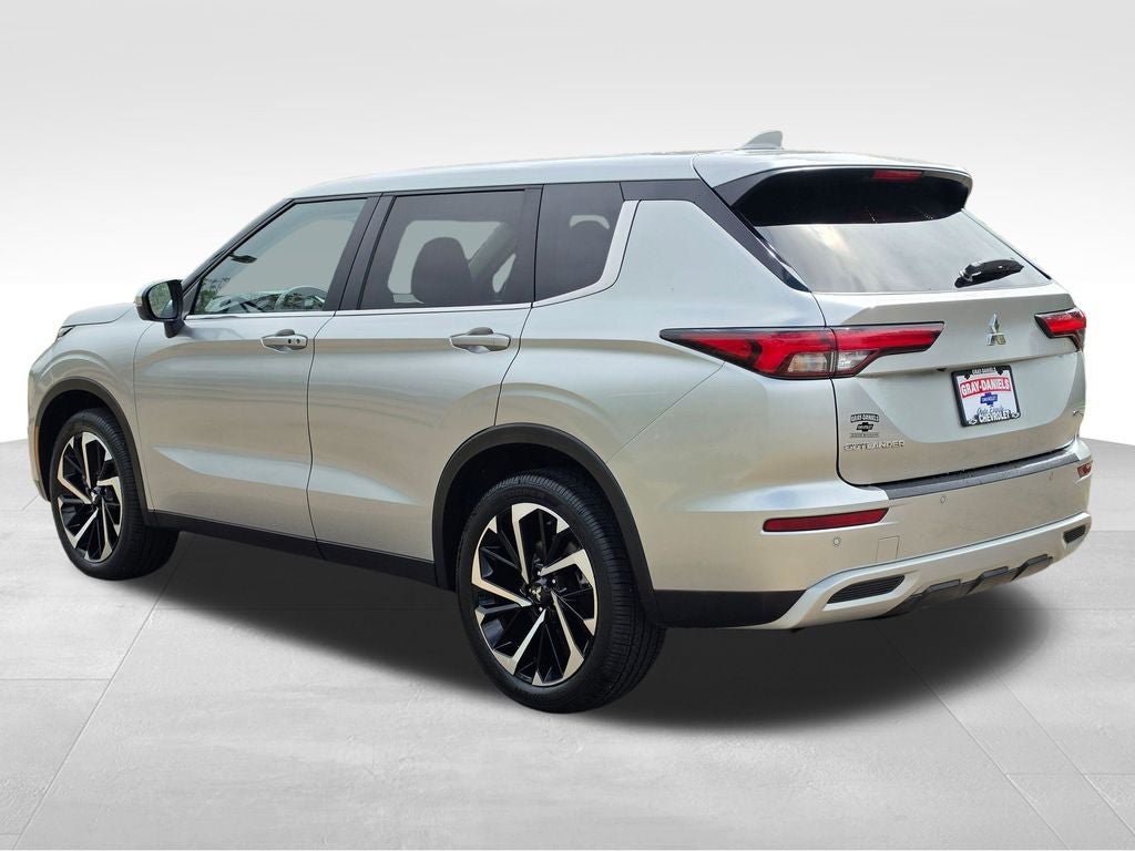 2024 Mitsubishi Outlander Base