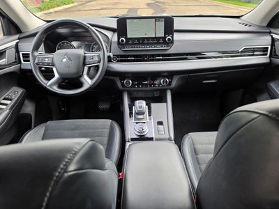 2024 Mitsubishi Outlander Base