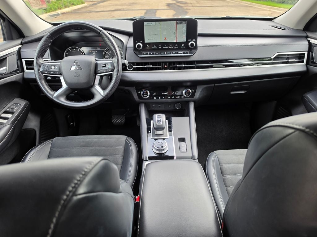 2024 Mitsubishi Outlander Base