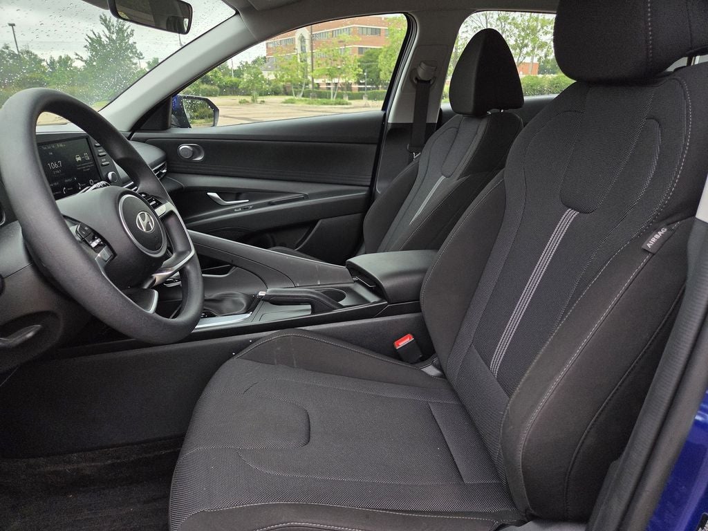 2025 Hyundai Elantra SE SE