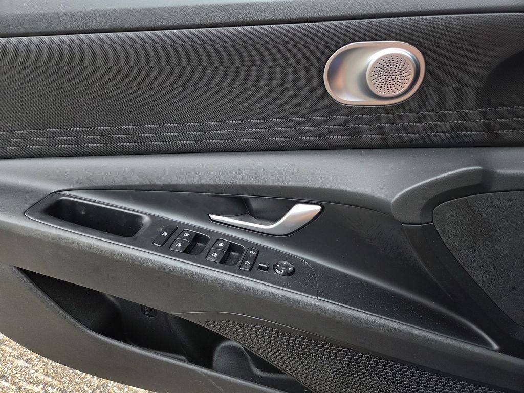 2025 Hyundai Elantra SE SE