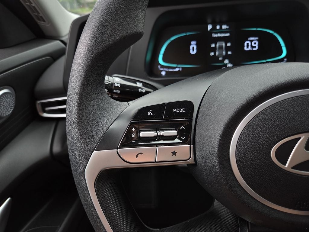 2025 Hyundai Elantra SE SE