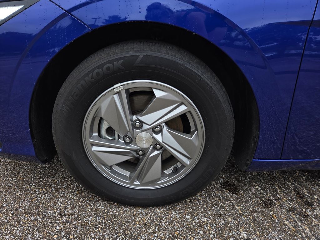 2025 Hyundai Elantra SE SE