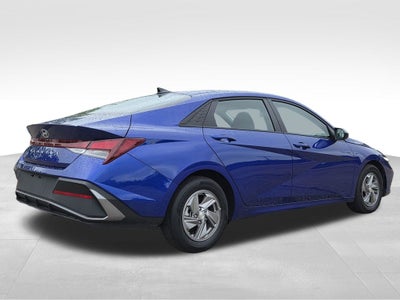 2025 Hyundai Elantra SE SE