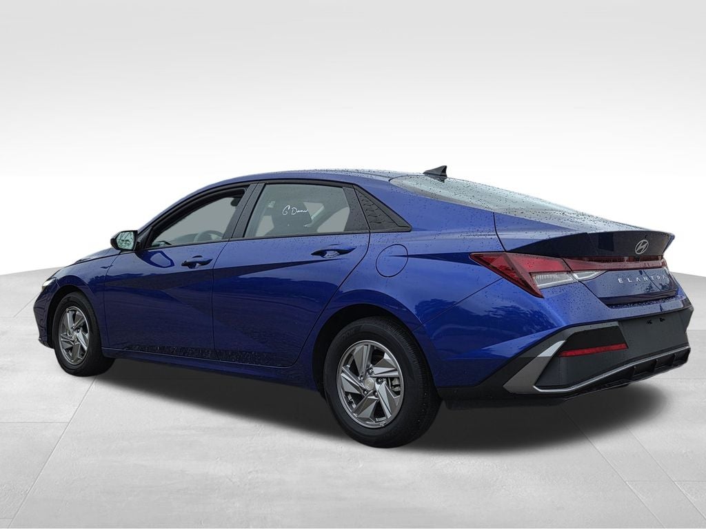 2025 Hyundai Elantra SE SE