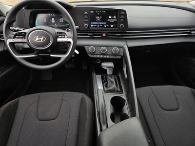 2025 Hyundai Elantra SE SE
