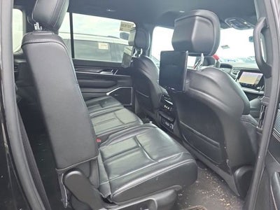 2023 Jeep Wagoneer Base