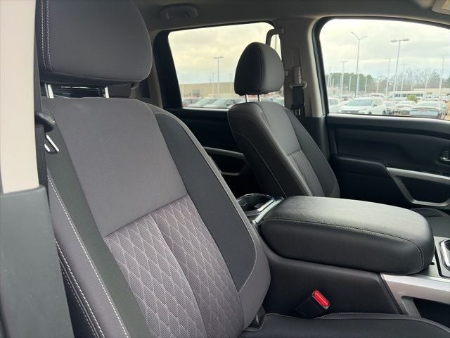 2023 Nissan Titan SV