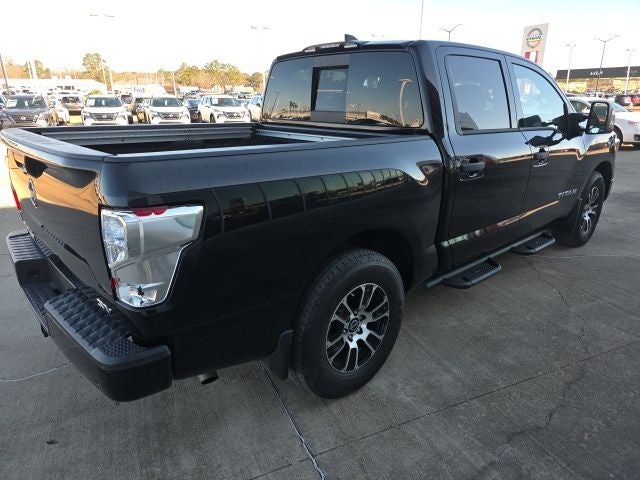 2023 Nissan Titan SV