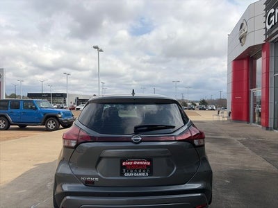 2025 Nissan Kicks Play S